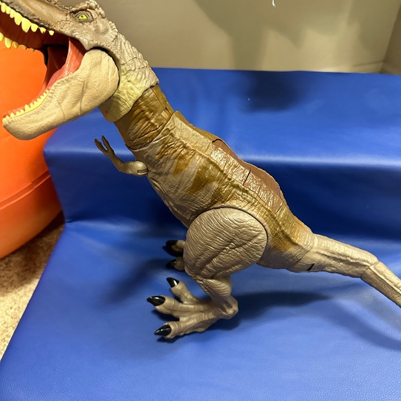 Two interactive Dino’s green and brown push buttons to make them come alive! - Picture 3 of 5